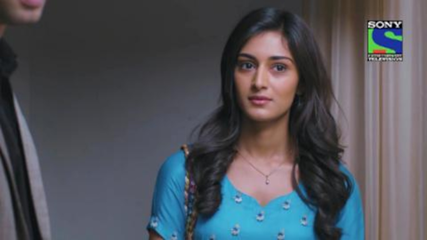 Sonakshi wants to meet Dev