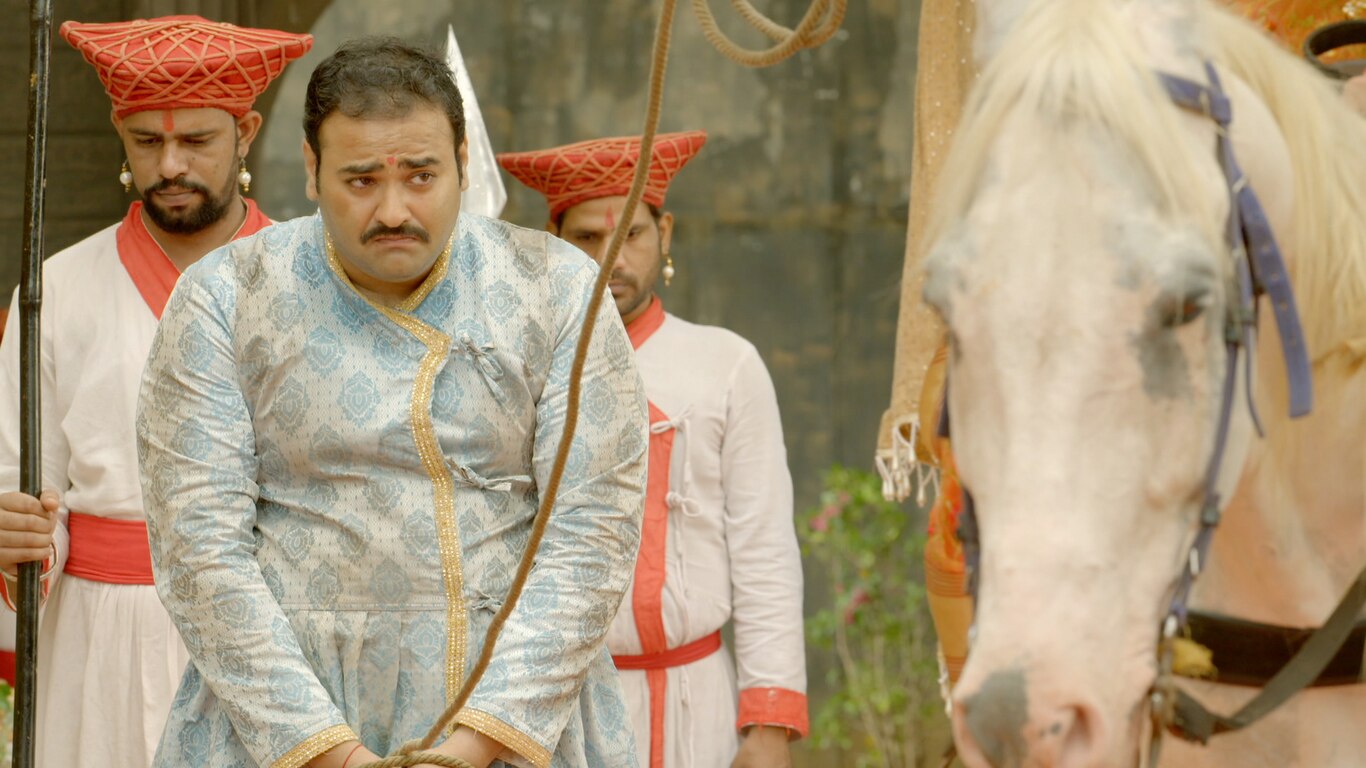 Ahilya Locks Up Pillaji