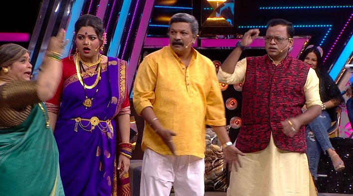 Dance Baghun Lokach Ghaabharti from Maharashtra Chi Hasya Jatra Navya Korya Vinodacha Punha Nava Hangam 