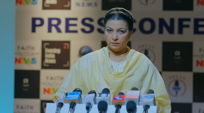 Dadi At The Press Conference from Ishk Par Zor Nahi 