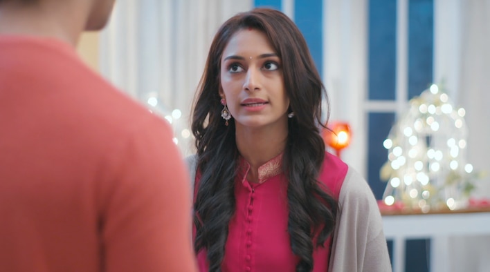 Surprised With Decoration from Kuch Rang Pyar Ke Aise Bhi season 1