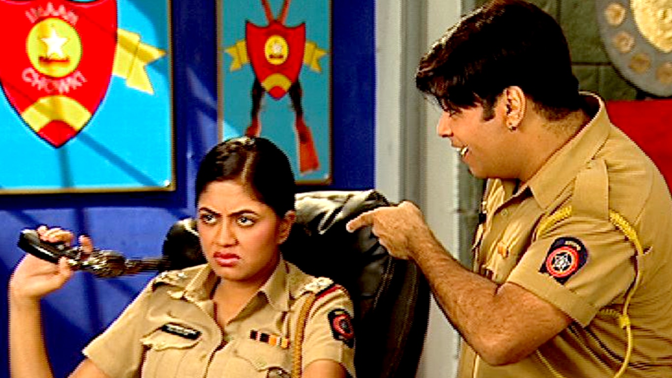 Gopi And Gulgule Are Dressed As Sapera