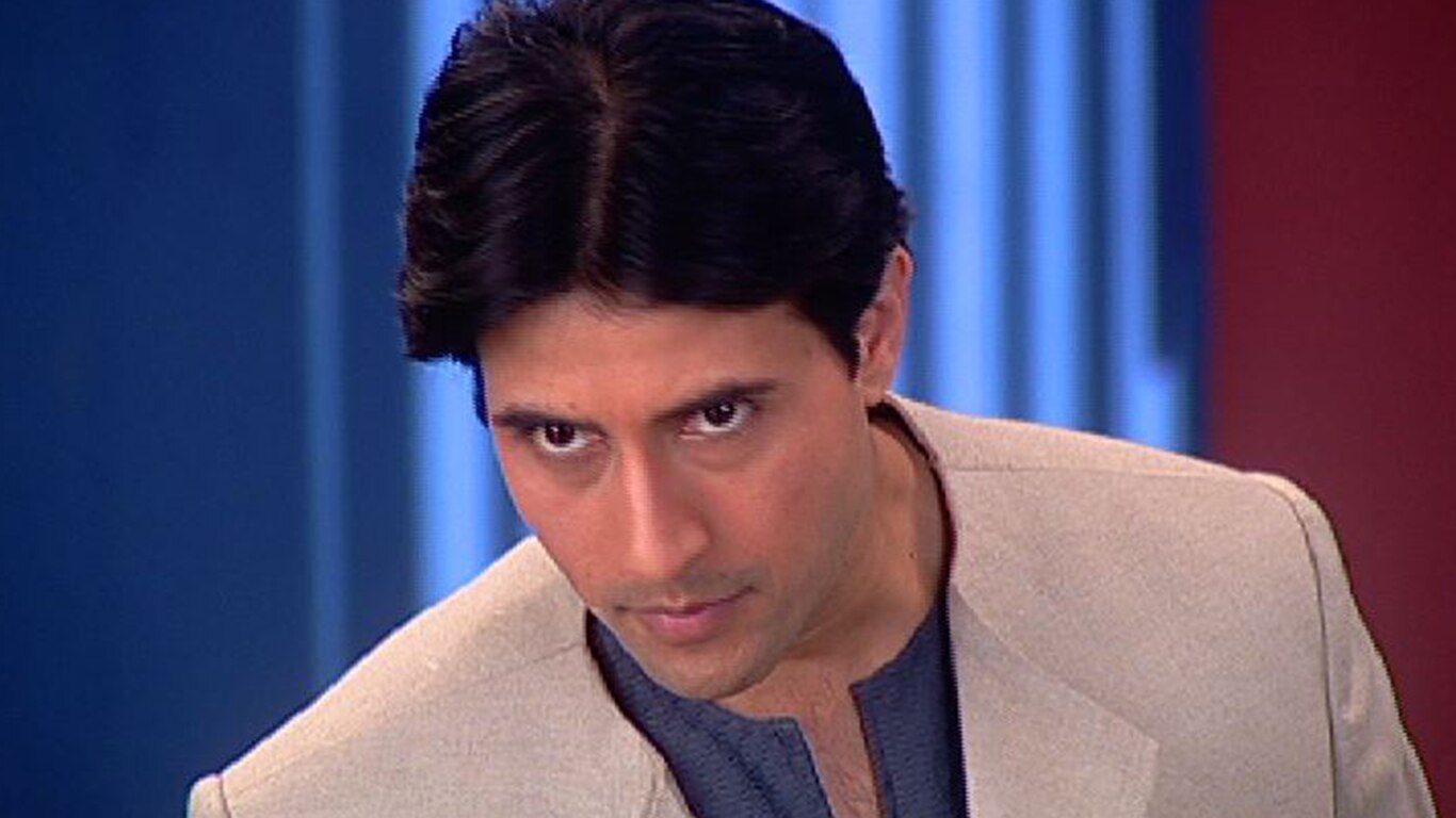 Jassi Gets Bed Full Of Chocolates