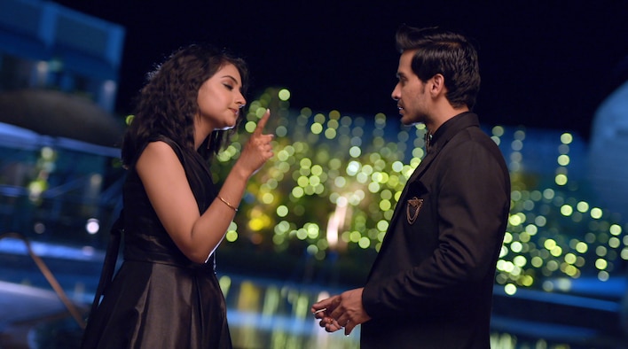 Party At The Resort from Ishk Par Zor Nahi 