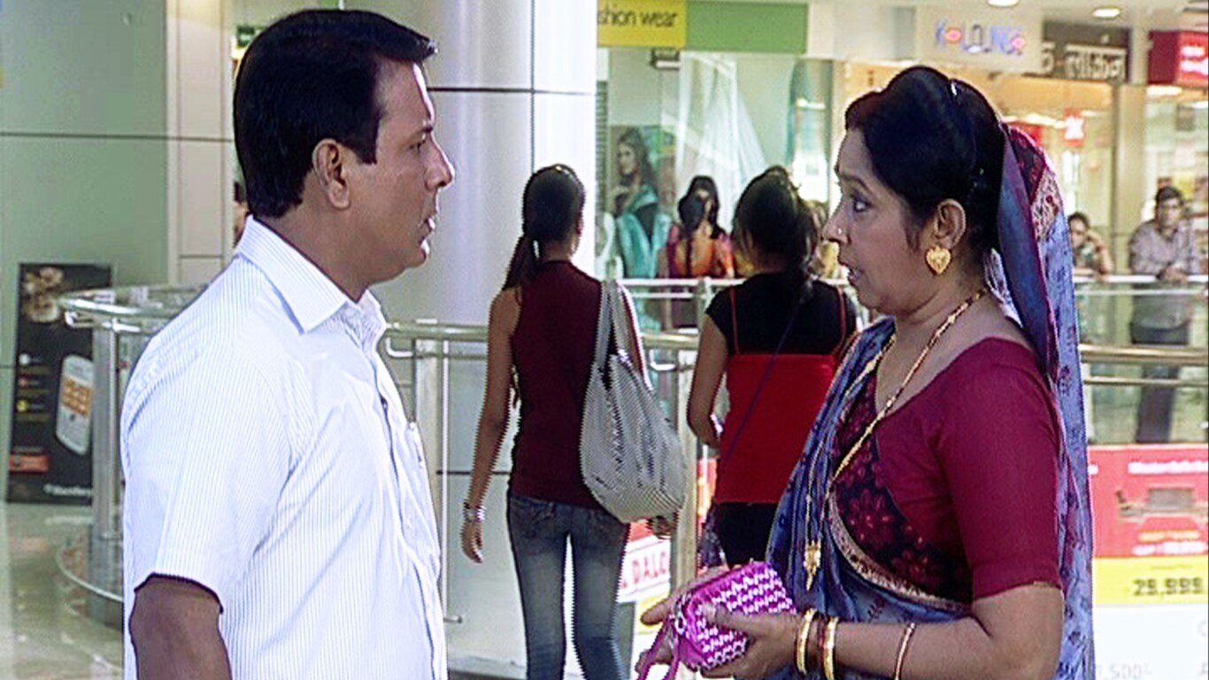 Malti's Mother Spots Pashupati In The Mall