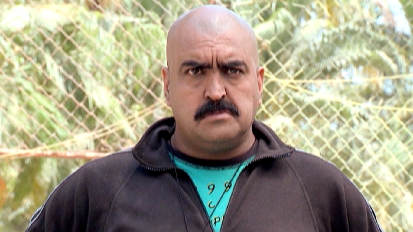 Montu Challenges Rony