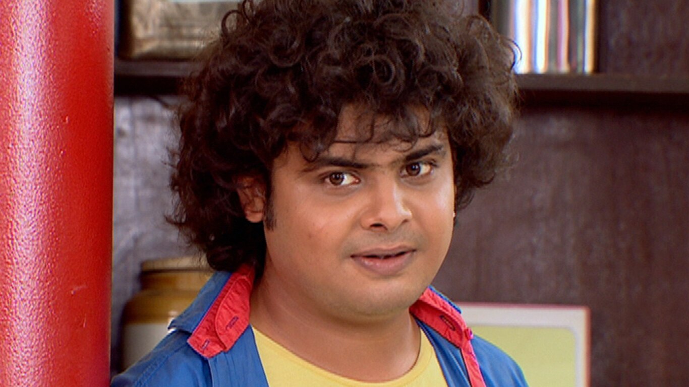Kapi Dresses Up As Mendhakprasad