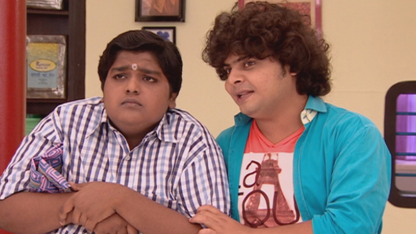 Jaggu Slaps Kapi And Mendhakprasad
