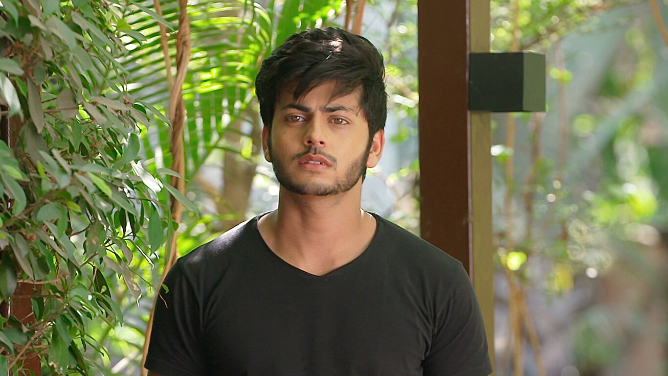 Veer Arrives At The Camp