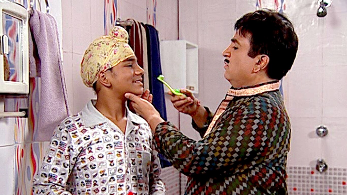 Taarak Mehta Ka Ooltah Chashmah – Champaklal Sits On Jetha