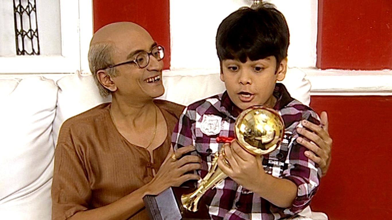 Taarak Mehta Ka Ooltah Chashmah – Tappu Wins A Prize At The Camp