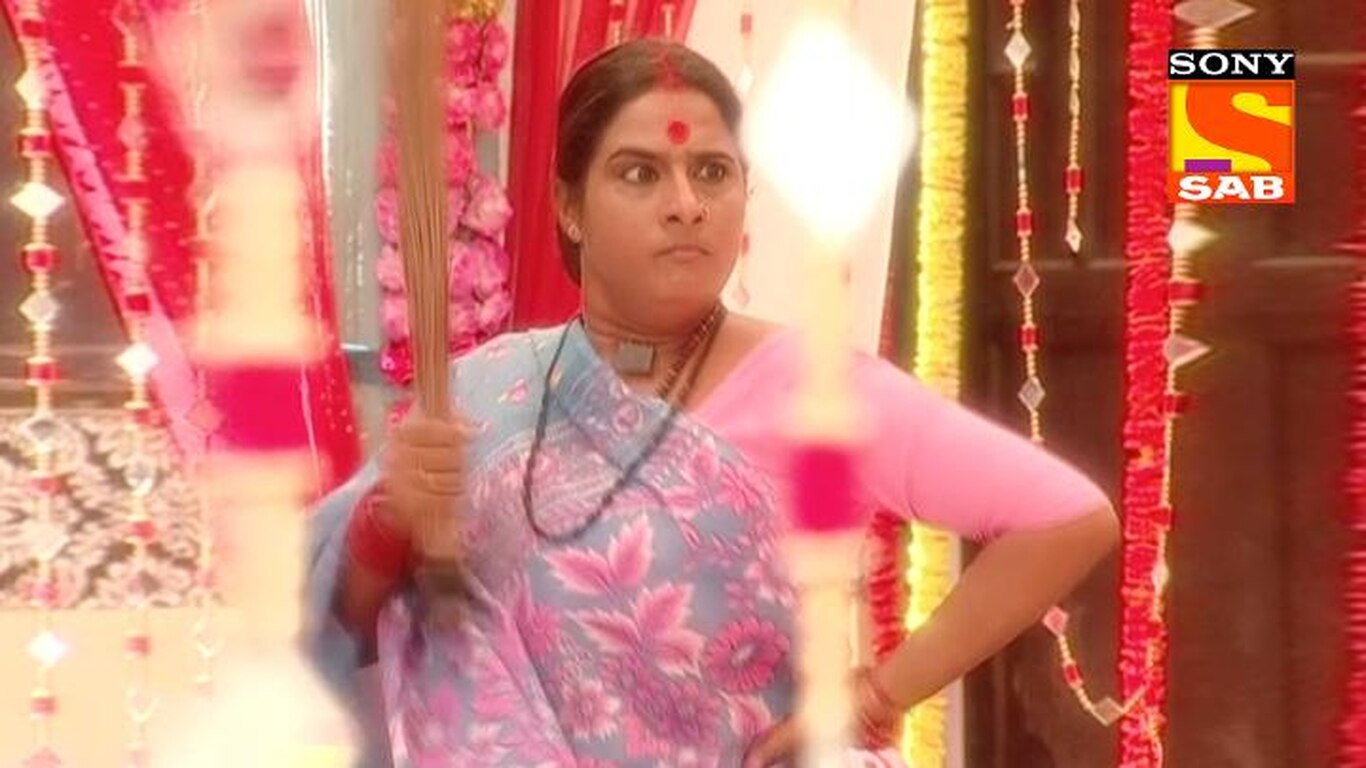 Pappu Gets Beaten Up By Mishri