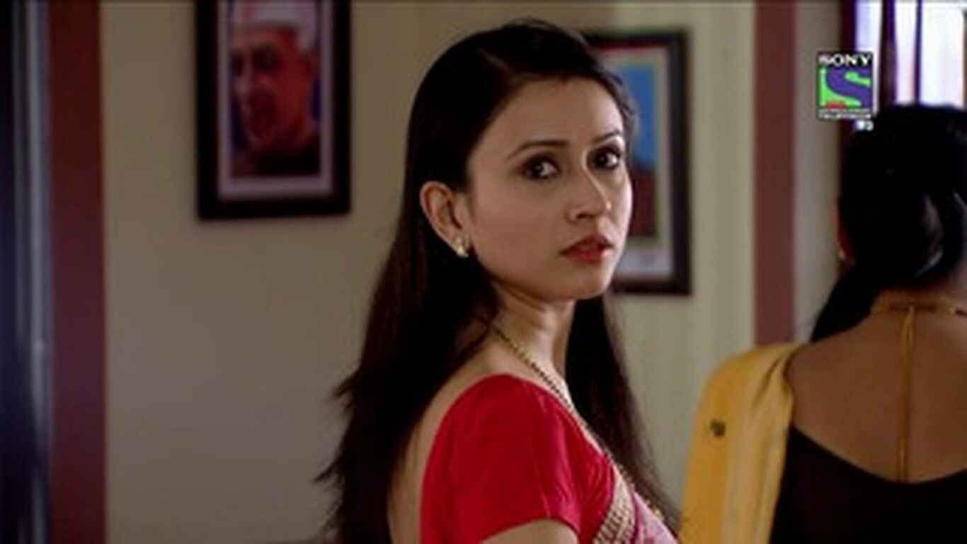 Asali House Wife Ya Nakali Police  - State vs Vrinda Naik
