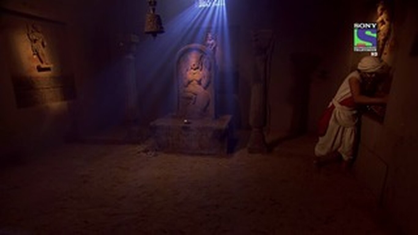 Pratap gets locked in the Temple