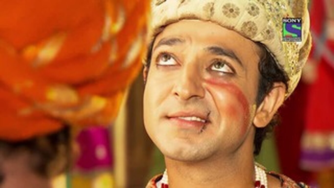 Patta Ties Pratap's Hands