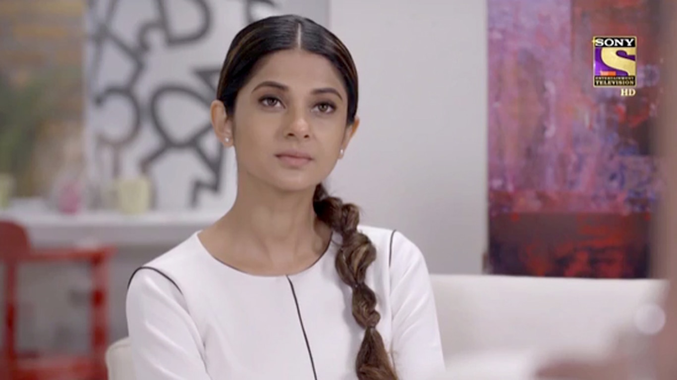 Maya Gives Expensive Gifts To Arjun