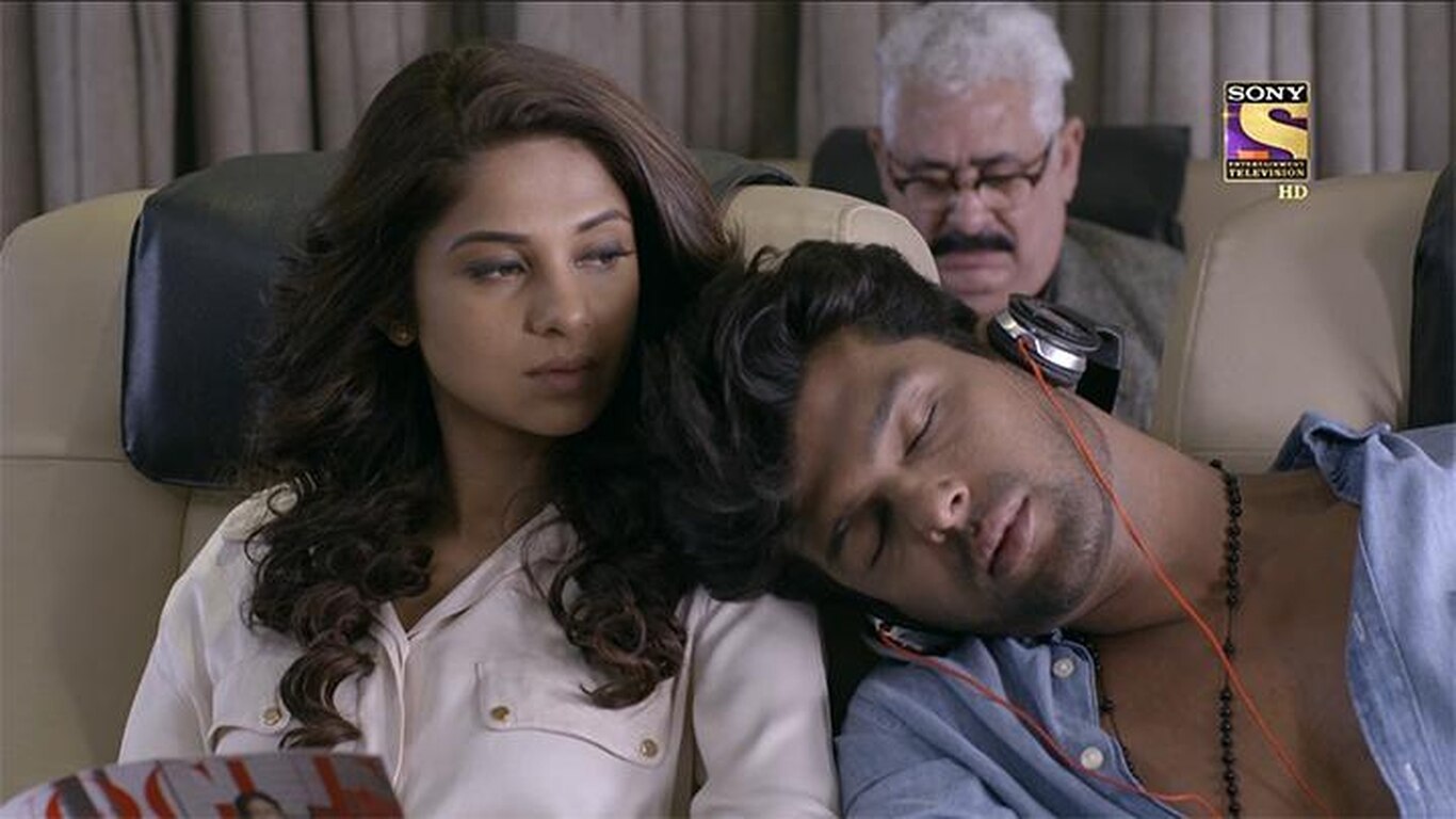 Saanjh Spots Arjun And Maya At The Airport