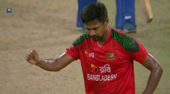 Wicket! Sakib Grabs A Comfortable Catch, Vandersay Departs from Bangladesh Tour of Sri Lanka 2025 
