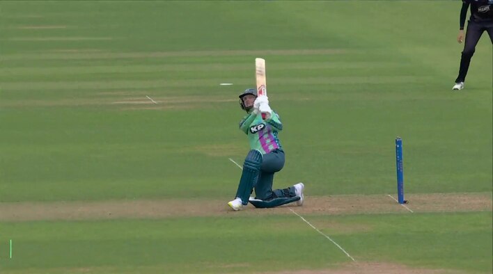 Six! Scholfield Unleashes A Towering Hit To Keep The Scoreboard Ticking from The Hundred 2025 (Women's) 