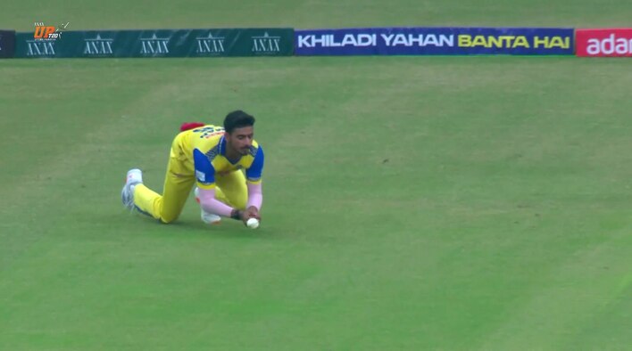 Dropped! Naman At Full Stretch Fails To Grab On, Priyam Survives from UP T20 League 2025 