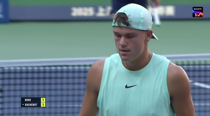 Winner! Rune Places The Volley Perfectly To Grab The Point from ATP Masters 1000 - 2025 Shanghai Open 