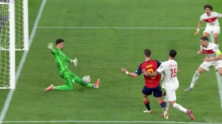 Save! Bayindir Reacts Quickly To Stop Fabian’s Low Drive from European Qualifiers for the 2026 FIFA World Cup 