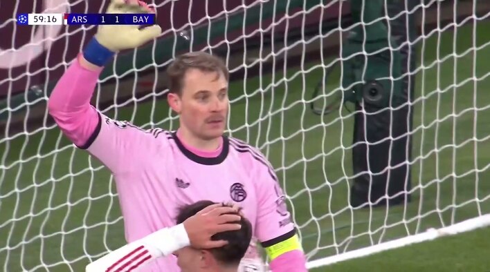 Save! Neuer Denies Mosquera With A Strong Stop from UEFA Champions League 2025/26 