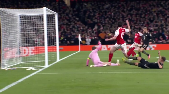 Save! Neuer Keeps His Cool To Parry Rice’s Strike from UEFA Champions League 2025/26 