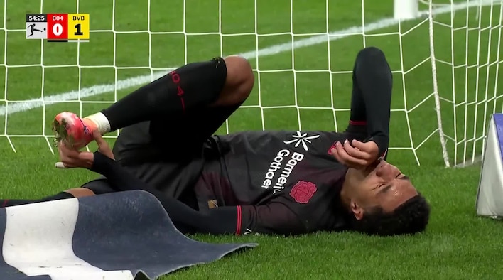 Chance! Tillman Fails To Direct His Header On Target from Bundesliga 2025/26 