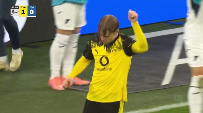 Save! Baumann Smothers Svensson's Goal-Bound Header from Bundesliga 2025/26 