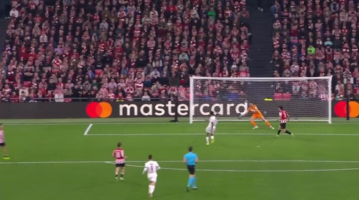 Save! Simon Gets Down Low To Stop Mayulu’s Attempt from UEFA Champions League 2025/26 