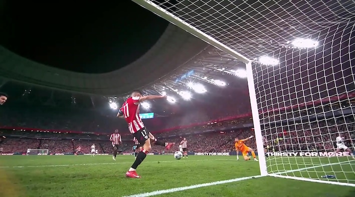 Save! Simon Pulls Off A Superb Stop To Deny Ruiz from UEFA Champions League 2025/26 