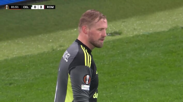 Save! Schmeichel Gets Down Low To Stop Bailey’s Attempt from UEFA Europa League 2025/26 