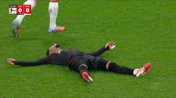 Chance! Tillman Flubs A Sitter From Close Range from Bundesliga 2025/26 