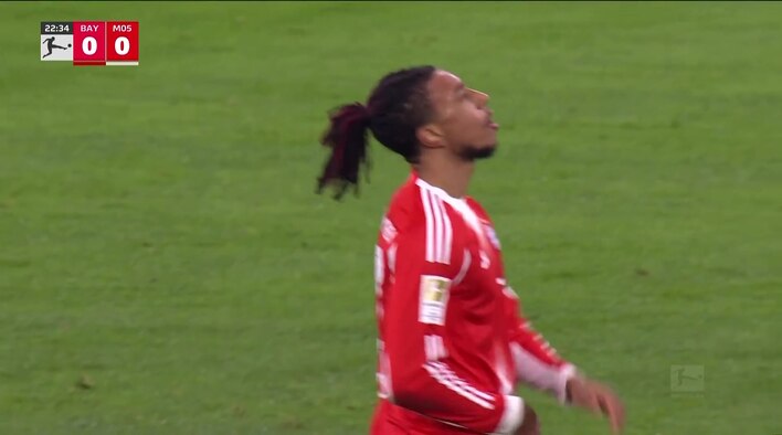 Save! Batz Reacts Swiftly To Parry Away Olise’s Strike from Bundesliga 2025/26 