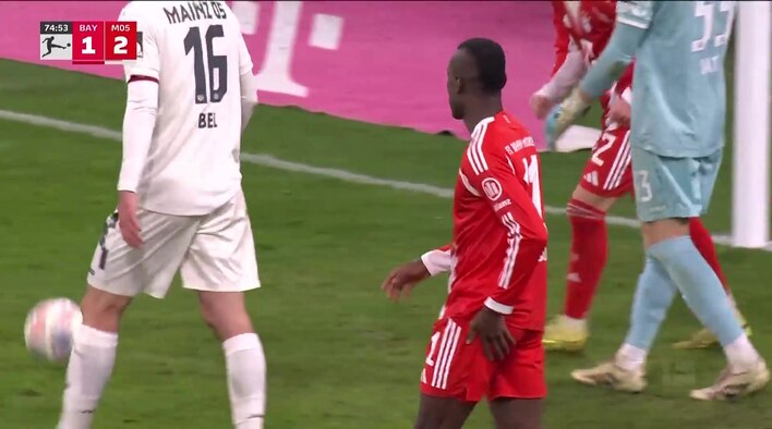 Chance! Jackson’s Effort Flashes Just Wide Of The Post from Bundesliga 2025/26 