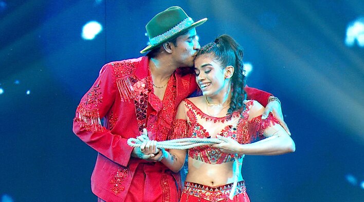 Saathiya Tune Kya Kiya By Akina And Aniket from India’s Best Dancer vs Super Dancer: Champions ka Tashan 