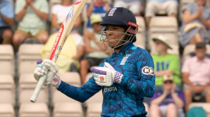 Sophia’s Solid 83 Anchors England from India Women's Tour of England 2025 