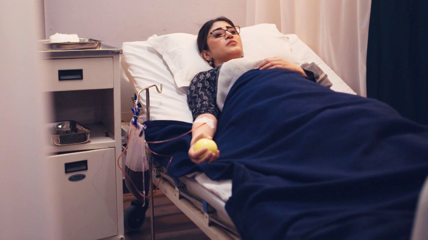 Bhagyashree Donates Blood