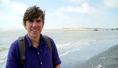 https://images.slivcdn.com/videoasset_images/manage_file/1000007953/1757598953599891_Show_bbc_North_America_with_Simon_Reeve_E0004_IND_11092025_landscape.jpg?h=138&w=240&q=high