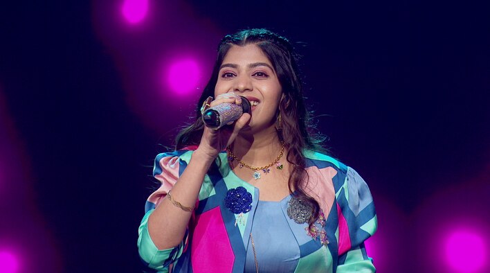 Amrita Shines On Stage from Indian Idol season 16