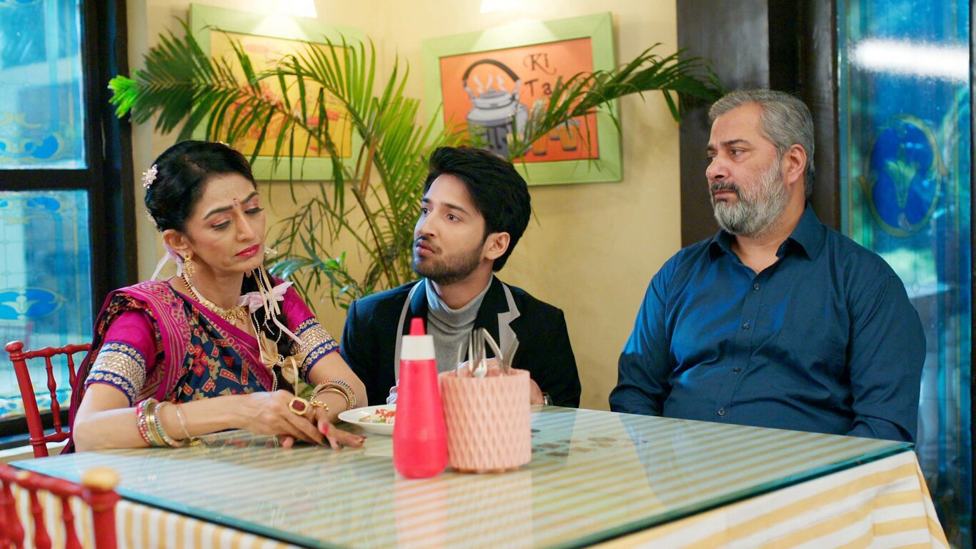 Virat Attempts To Cheer Hetal