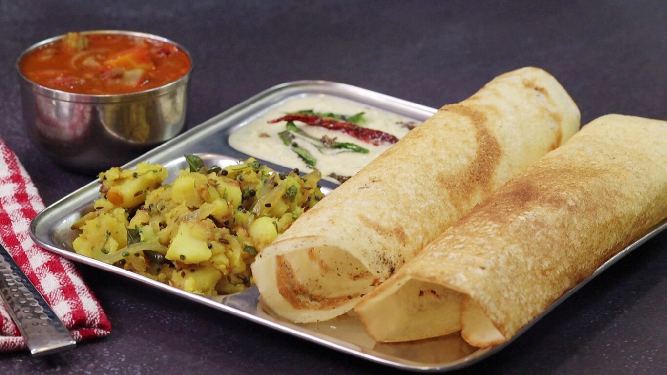 Rava Dosa With Naralachi Chatni