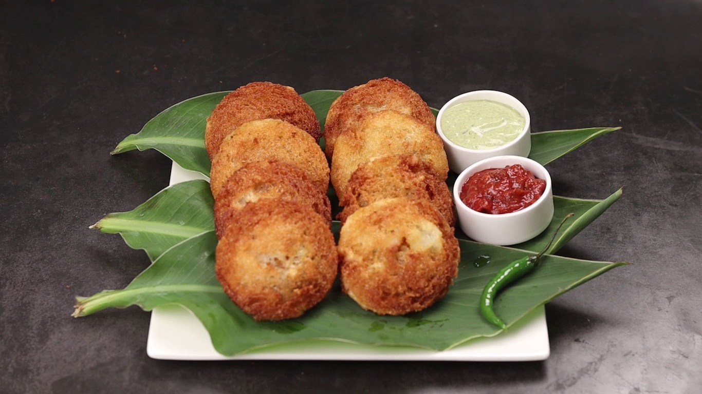 Crispy Bread Mutter Kachori