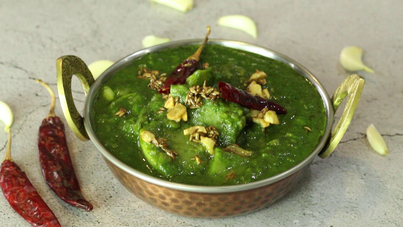 Lasooni Aloo Palak Homestyle Delight