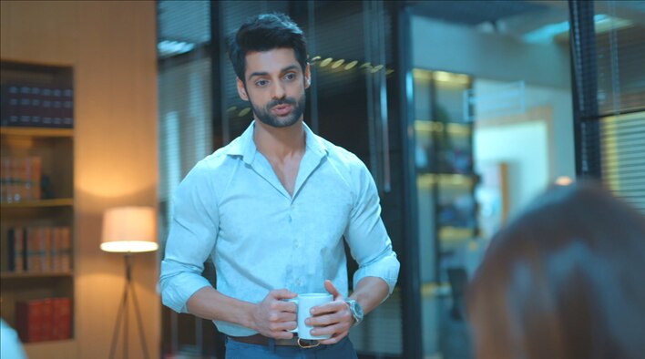 Virat Supports Anushka from Raisinghani vs Raisinghani 