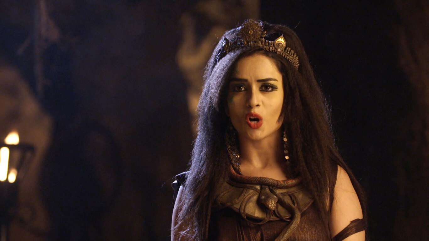 Aladdin Meets The Snake Witch