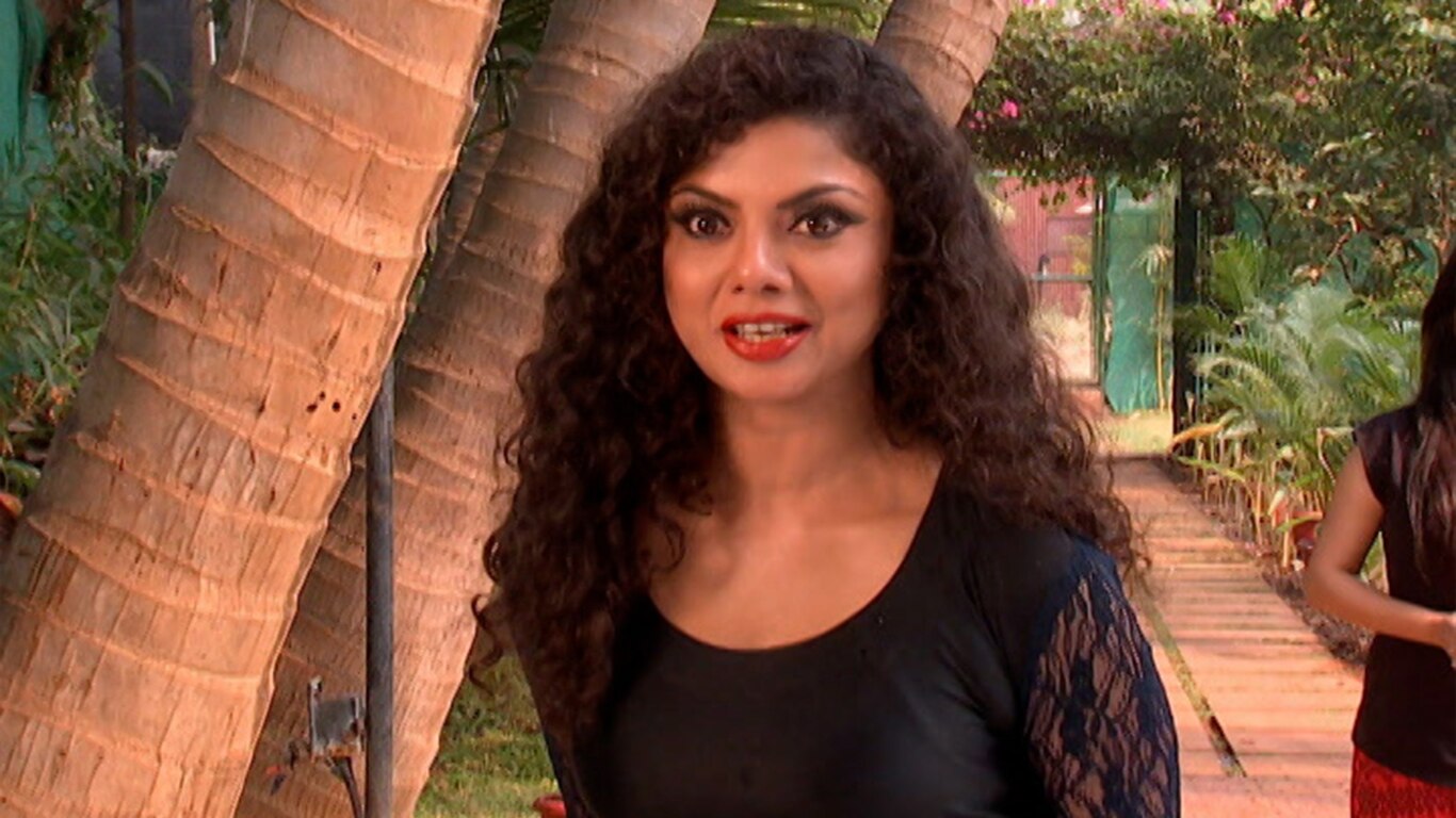Icchadhari Nagin Enters The House