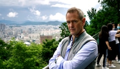 https://images.slivcdn.com/videoasset_images/show_bbc_southkoreawithalexandararmstrong_ep01_landscape_thumb.jpg?h=138&w=240&q=high