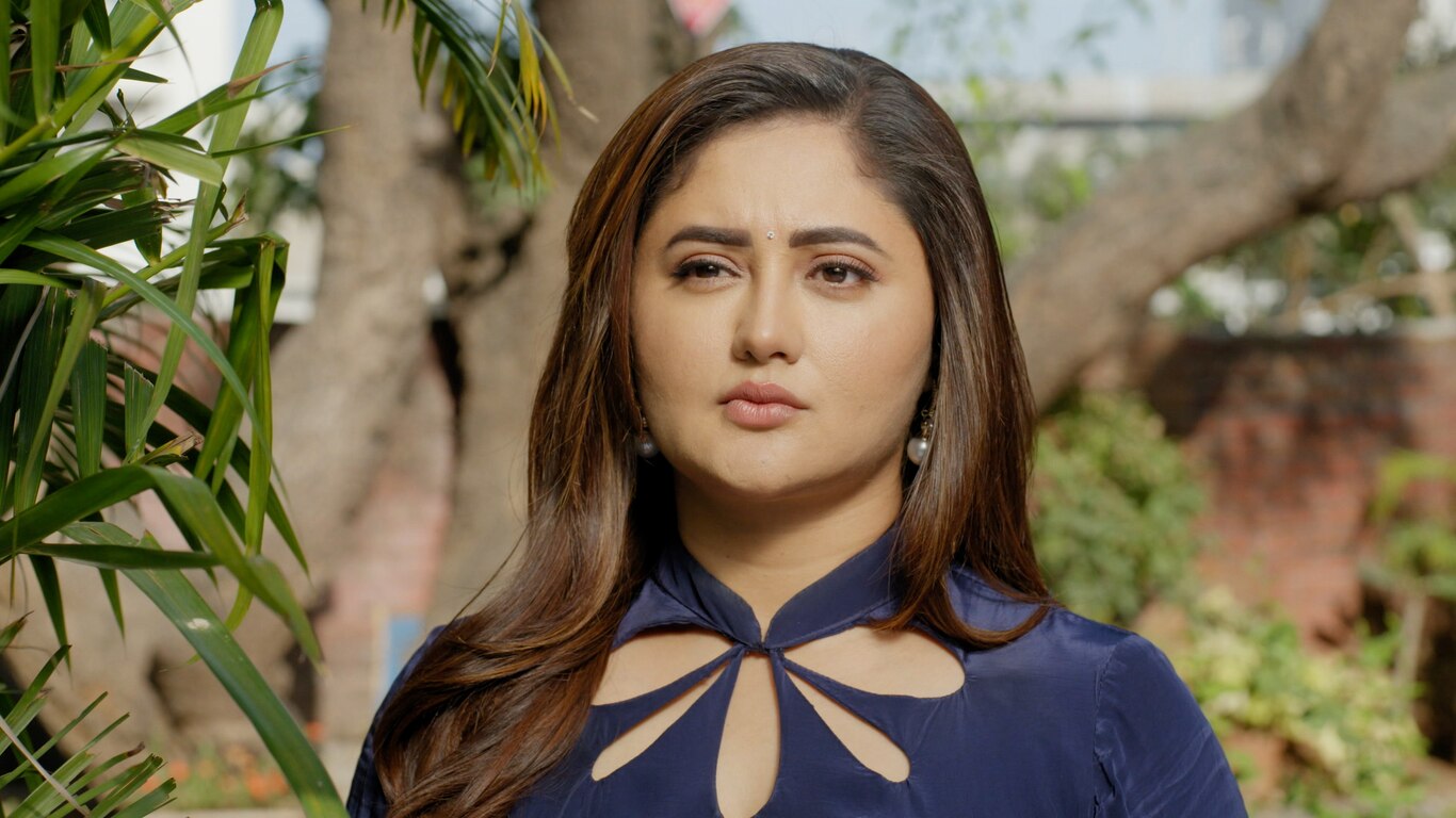 Meenakshi Arrives At Sai Darshan Heights
